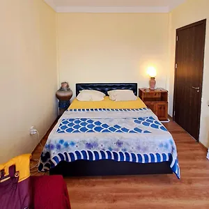 Cozy & Stylish With Garden View Апартаменты